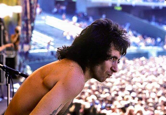 5 maneras de musicalizar el cumpleaños de Bon Scott de&nbsp;AC/DC