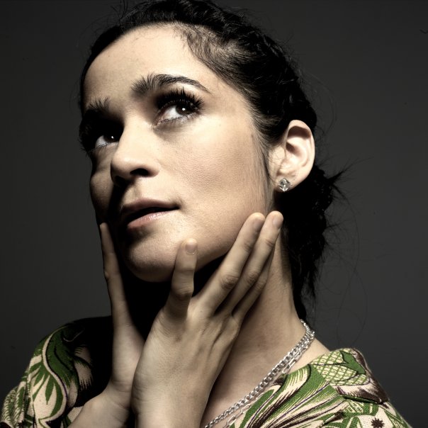 Julieta Venegas, entre el teatro y shows benéficos en&nbsp;Argentina