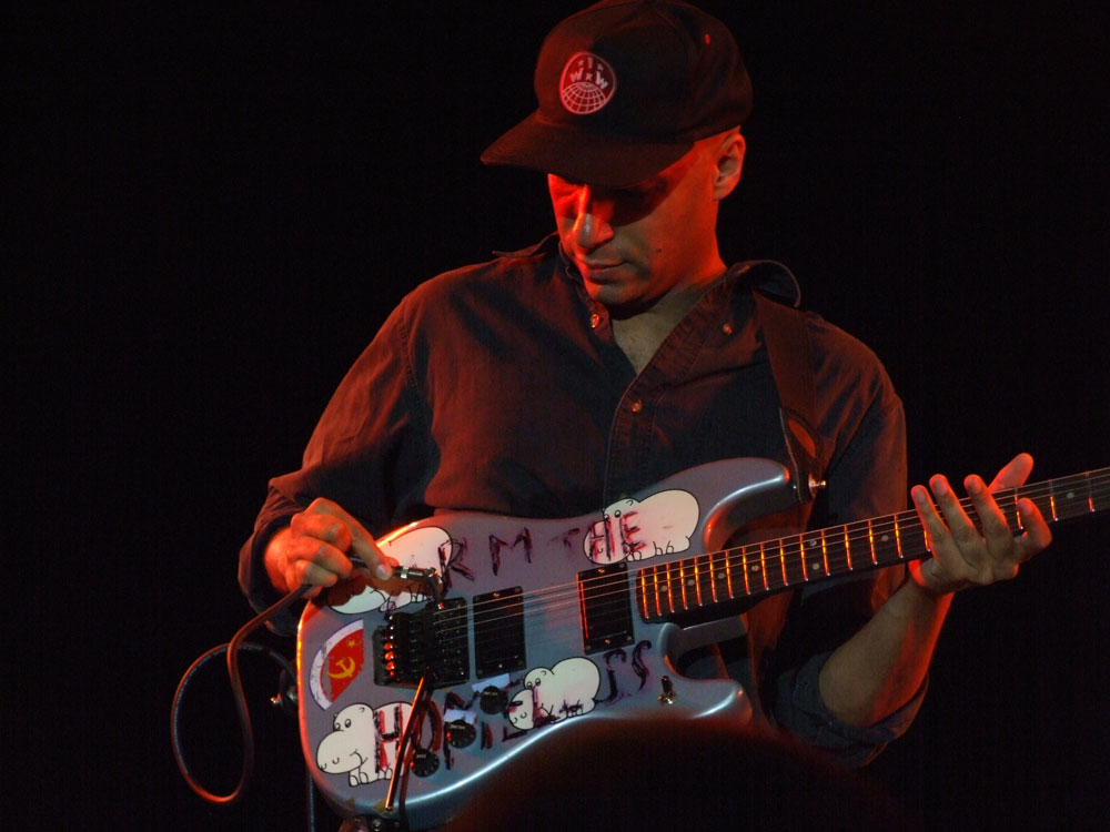 Tom Morello regala su Fender a una niña que hace covers en&nbsp;YouTube