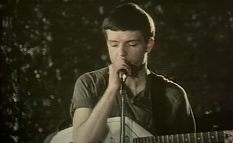 Subastarán la guitarra que Ian Curtis usó para Love Will Tear Us&nbsp;Apart